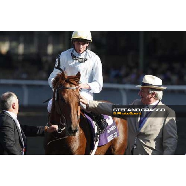 Conduit\'s owner congratulates with the horse and with Ryan Moore after winning the Breeders\' Cup Turf at Santa Anita Los Angeles- Santa Anita, 25th oct. 2008 ph. Stefano Grasso