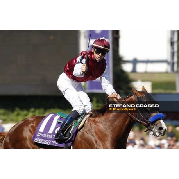 Garrett Gomez celebrates on Midshipman after winning the Breeders\' Cup Juvenile at Santa Anita Los Angeles- Santa Anita, 25th oct. 2008 ph. Stefano Grasso