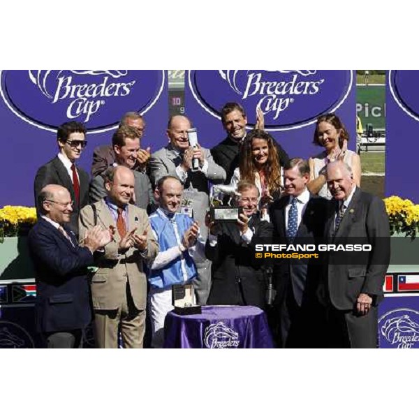 the brothers Wertheimer stand the trophy after winning with Goldikova the Breeders\' Cup Mile at Santa Anita - close to them Olivier Peslier and Freddy Head Los Angeles- Santa Anita, 25th oct. 2008 ph. Stefano Grasso