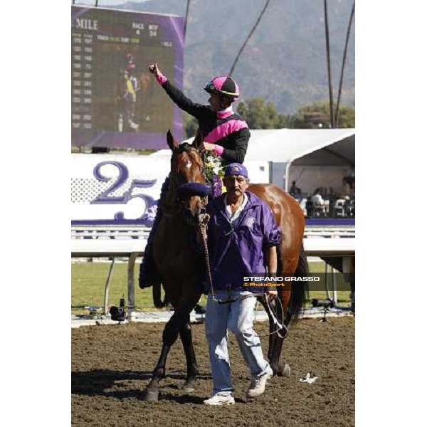 Garrett Gomez on Albertus Maximus celebrates after winning the Breeders\' Cup Dirt Mile at Santa Anita Los Angeles- Santa Anita, 25th oct. 2008 ph. Stefano Grasso