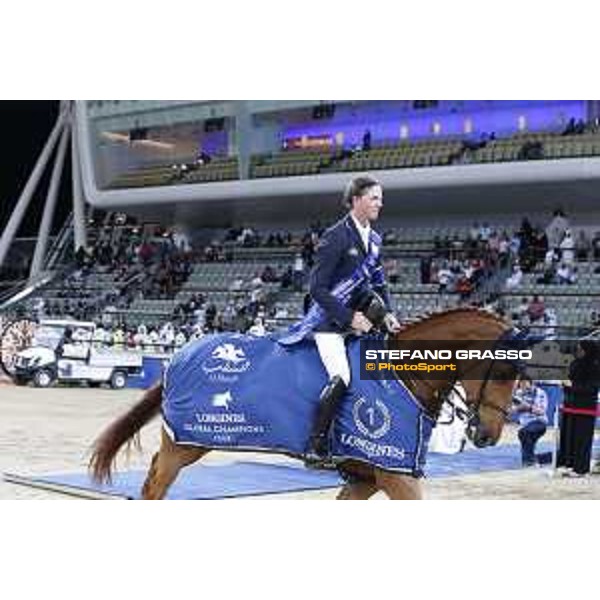 LGCT of Doha - Overall standing Prize giving ceremony - Lap of honour for Ben Maher (GBR) - Doha - Al Shaqab, 10 November 2018 - ph.Stefano Grasso/LGCT