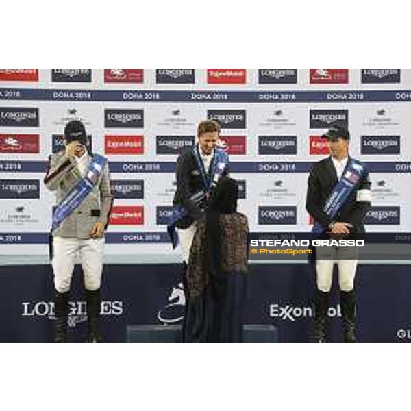 LGCT of Doha - Grand Prix Prize giving ceremony - Sheikha Moza Bint Nasser Al Missned presents the winning medal to Ben Maher (GBR) - Doha - Al Shaqab, 10 November 2018 - ph.Stefano Grasso/LGCT
