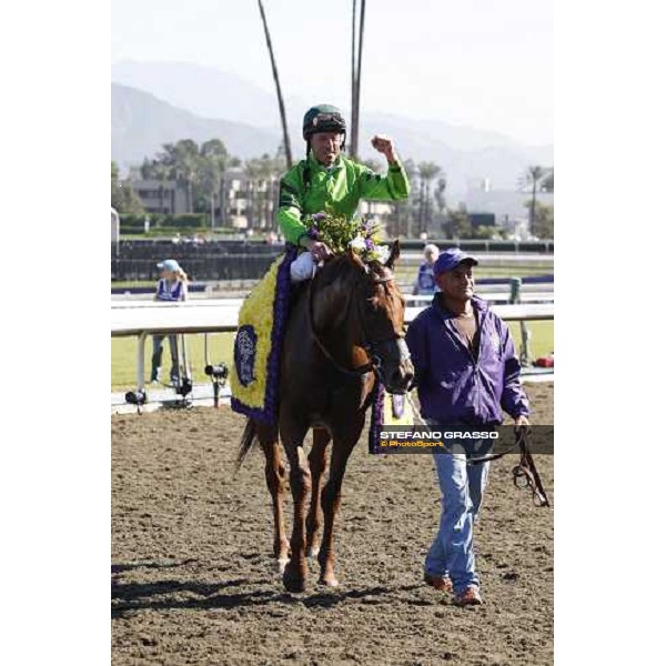 Richard Migliore celebrates on Desert Code after winning the Breeders\' Cup Turf Sprint at Santa Anita Los Angeles- Santa Anita, 25th oct. 2008 ph. Stefano Grasso