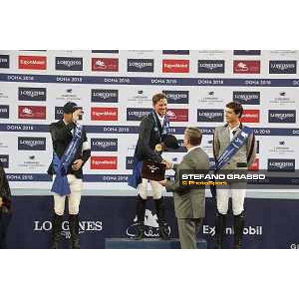 LGCT of Doha - Overall standing Prize giving ceremony - Charles Villoz (VP and Head of International Sales at Longines) presents the Longines watch to 2018 LGCT Champion of Champions Ben Maher (GBR) - Doha - Al Shaqab, 10 November 2018 - ph.Stefano Grasso/LGCT