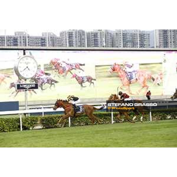 LHKIR 2018 - The Longines Hong Kong Cup - Silvestre de Sousa on Glorious Forever - Hong Kong, Sha Tin Racecourse - 9 December 2018 - ph.Stefano Grasso/Longines