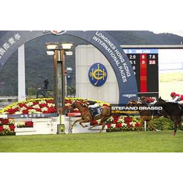 LHKIR 2018 - The Longines Hong Kong Cup - Silvestre de Sousa on Glorious Forever - Hong Kong, Sha Tin Racecourse - 9 December 2018 - ph.Stefano Grasso/Longines