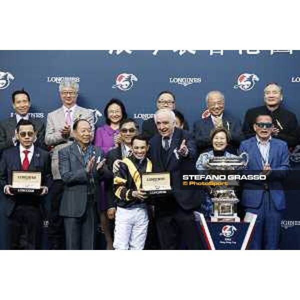 LHKIR 2018 - The Longines Hong Kong Cup - Prize giving ceremony - Walter von Kanel, Silvestre de Sousa - Hong Kong, Sha Tin Racecourse - 9 December 2018 - ph.Stefano Grasso/Longines