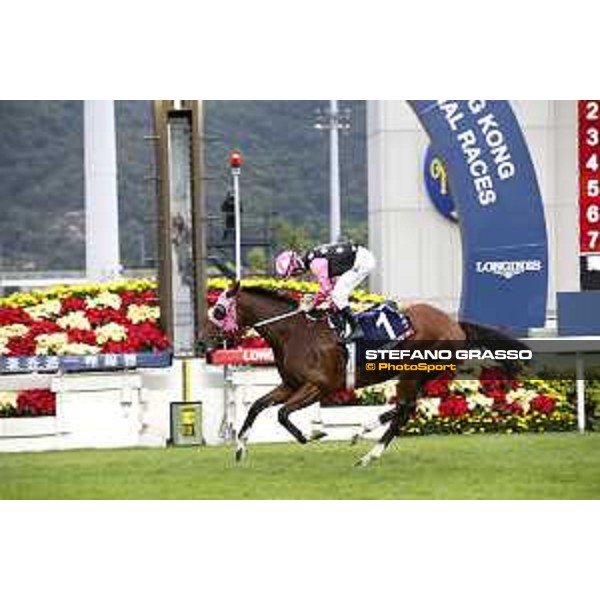 LHKIR 2018 - The Longines Hong Kong Mile - Zac Purton on Beauty Generation - Hong Kong, Sha Tin Racecourse - 9 December 2018 - ph.Stefano Grasso/Longines