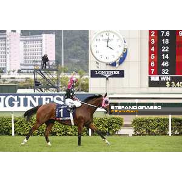 LHKIR 2018 - The Longines Hong Kong Mile - Zac Purton on Beauty Generation - Hong Kong, Sha Tin Racecourse - 9 December 2018 - ph.Stefano Grasso/Longines
