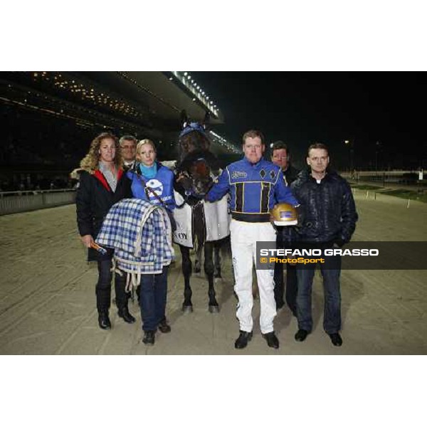 Hugo Langeweg with Main Wise As poses with the horse\'s connection after winning the Gran Criterium \'Memorial Piero Biondi\' Milan San Siro, 16th nov. 2008 ph. Stefano Grasso