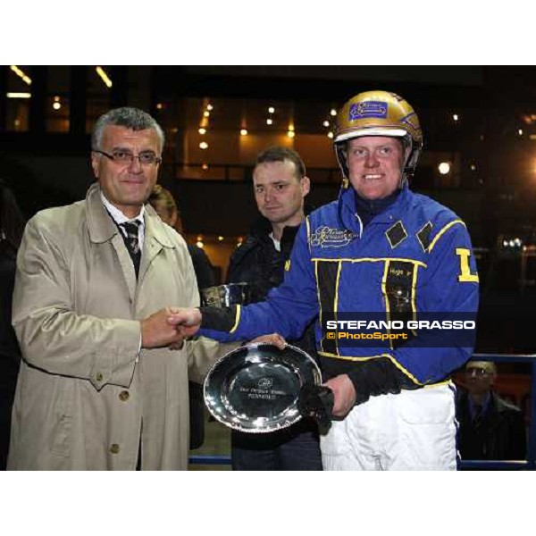 Francesco Ruffo della Scaletta gives the trophy to Hugo Langeweg jr. winner of the Gran Criterium \'Memorial Piero Biondi \' Milan, 16th nov. 2008 ph. Stefano Grasso