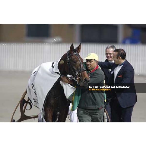 Pippo Gubellini with Mind Wise As comes back in triumph and is congratulated by the owners of Bivans sas winners of the Gran Criterium Filly Milan, 16th nov. 2008 ph. Stefano Grasso