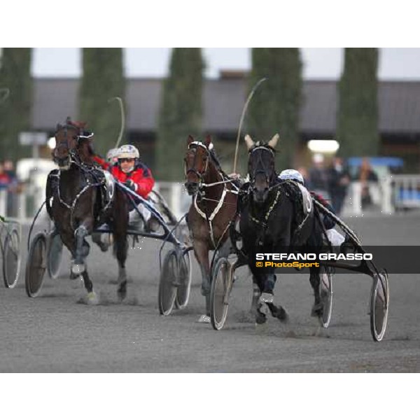 Jorma Kontio with Opal Viking leads and goes to win the 2nd heat of the Palio dei Comuni beating Est West and Alexia As Montegiorgio (AP), 23rd nov. 2008 ph. Stefano Grasso