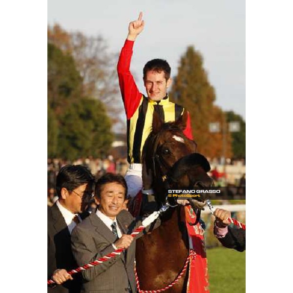 Mirco Demuro triumphs on Screen Hero during the giving prize of the Japan Cup at Fuchu racecourse - close to him the trainer Mr. Yuichi Shikato Tokyo, 30th nov. 2008 ph. Stefano Grasso