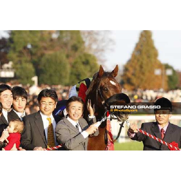 Mirco Demuro embraces Screen Hero during the giving prize of the Japan Cup at Fuchu racecourse Tokyo, 30th nov. 2008 ph. Stefano Grasso