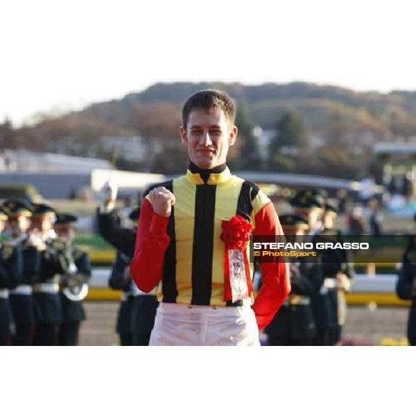 group photo for Mirco Demuro on Screen Hero and his connection after winning the Japan Cup at Fuchu racecourse. Tokyo, 30th nov. 2008 ph. Stefano Grasso