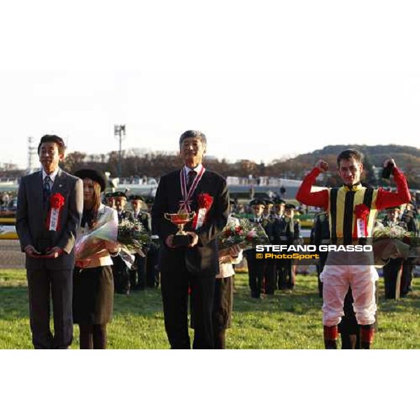Yuichi Shikato, trainer, Teruya Yoshida, owner and Mirco Demuro pose in front of more than 100.000 racegoers after winning the Japan Cup at Fuchu racecourse. Tokyo, 30th nov. 2008 ph. Stefano Grasso