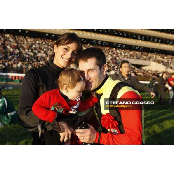 Mirco Demuro poses with his daughter and wife after winning the Japan Cup at Fuchu racecourse Tokyo, 30th nov. 2008 ph. Stefano Grasso