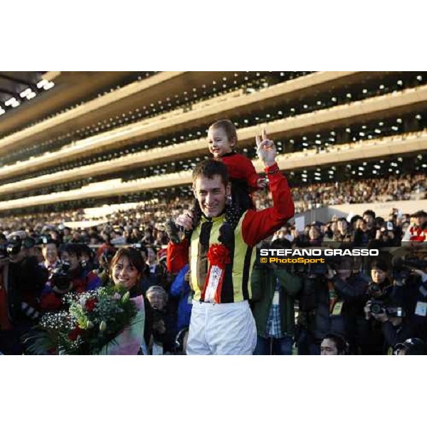 an happy Mirco Demuro poses with hus daughter and wife after winning the Japan Cup at Fuchu racecourse Tokyo, 30th nov. 2008 ph. Stefano Grasso