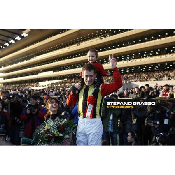 an happy Mirco Demuro poses with hus daughter and wife after winning the Japan Cup at Fuchu racecourse Tokyo, 30th nov. 2008 ph. Stefano Grasso