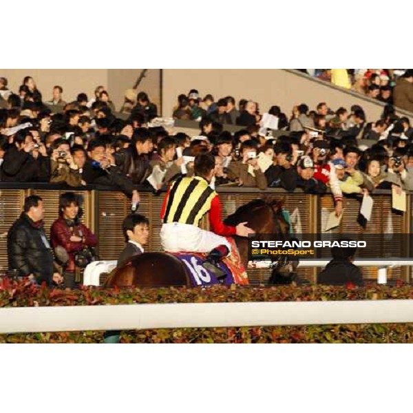 Mirco Demuro on Screen Hero enters the track for the prize ceremony after winning the Japan Cup at Fuchu racecourse. Tokyo, 30th nov. 2008 ph. Stefano Grasso
