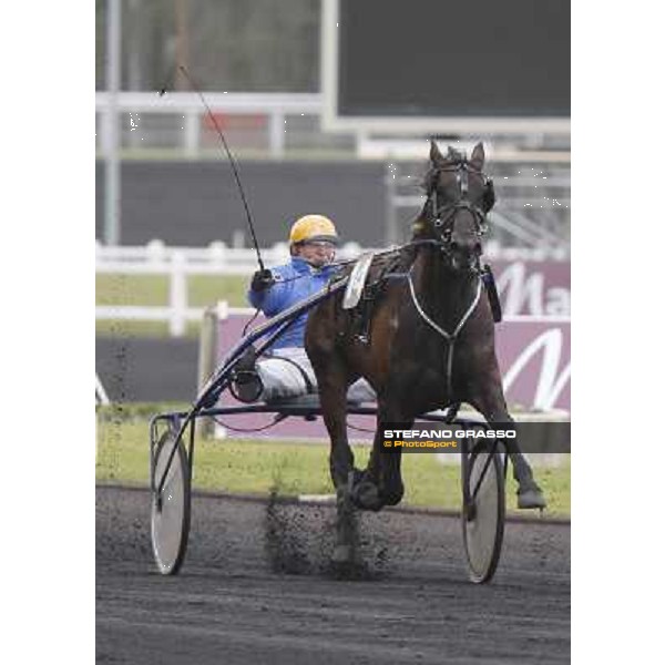 Jean Pierre Dubois with Infinitif at the last few meters to the line Paris - Vincennes, 24th january 2009 ph. Stefano Grasso