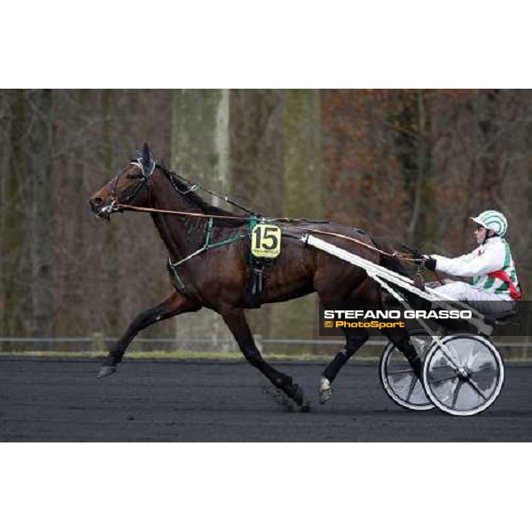 Frank Nivard with Meaulnes du Corta warming up before winning the Prix d\' Amerique 2009 Paris-Vincennes, 25th january 2009 ph. Stefano Grasso