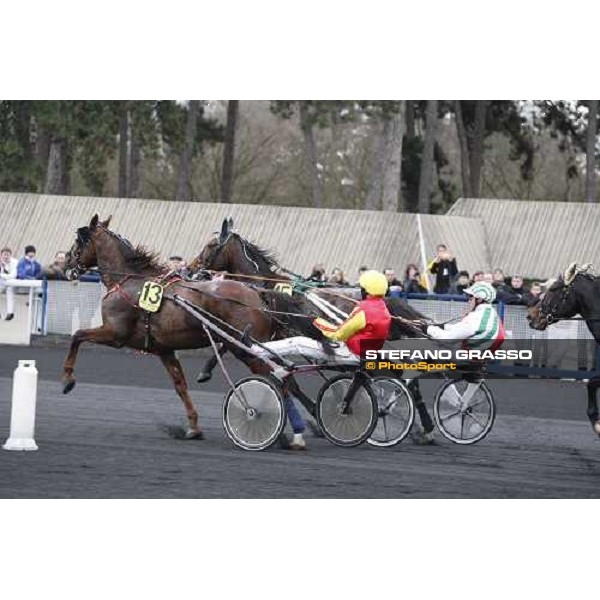 Frank Nivard with Meaulnes du Corta goes to lead on Oiseau de Feux after the first turn of the Prix d\' Amerique 2009 Paris-Vincennes, 25th january 2009 ph. Stefano Grasso
