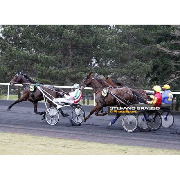 on the hill, Frank Nivard with Meaulnes du Corta leads and goes to win the Prix d\' Amerique 2009 Paris-Vincennes, 25th january 2009 ph. Stefano Grasso