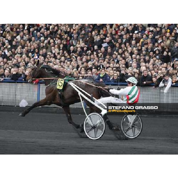 at few meter to he line Frank Nivard with Meaulnes di Corta leads and goes to win the Prix d\' Amerique 2009 Paris-Vincennes, 25th january 2009 ph. Stefano Grasso