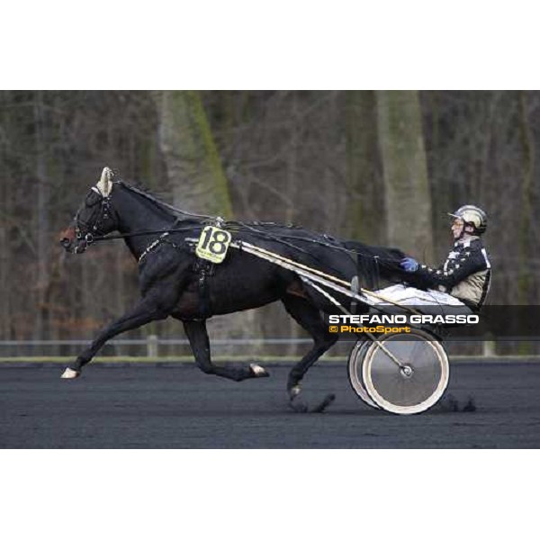 Jorma Kontio warming up with Opal Viking before the start of the Prix d\' Amerique 2009 Paris-Vincennes, 25th january 2009 ph. Stefano Grasso