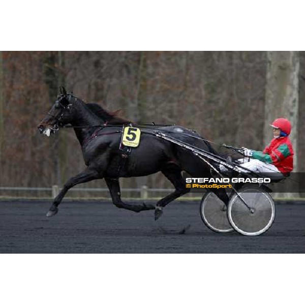 Roberto Andreghetti warming up with Giuseppe Bi before the start of the Prix d\' Amerique 2009 Paris-Vincennes, 25th january 2009 ph. Stefano Grasso
