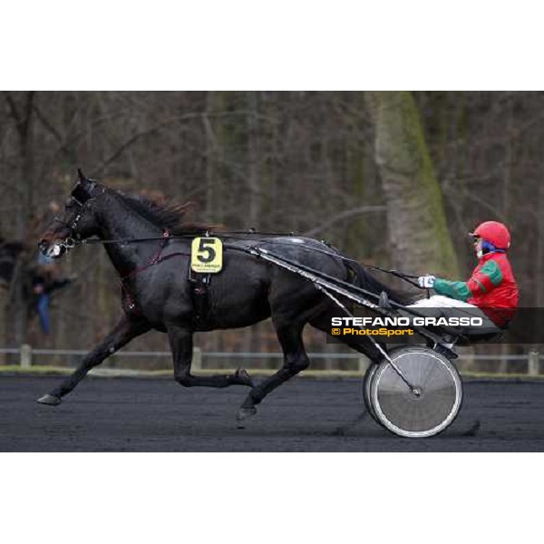 Roberto Andreghetti warming up with Giuseppe Bi before the start of the Prix d\' Amerique 2009 Paris-Vincennes, 25th january 2009 ph. Stefano Grasso