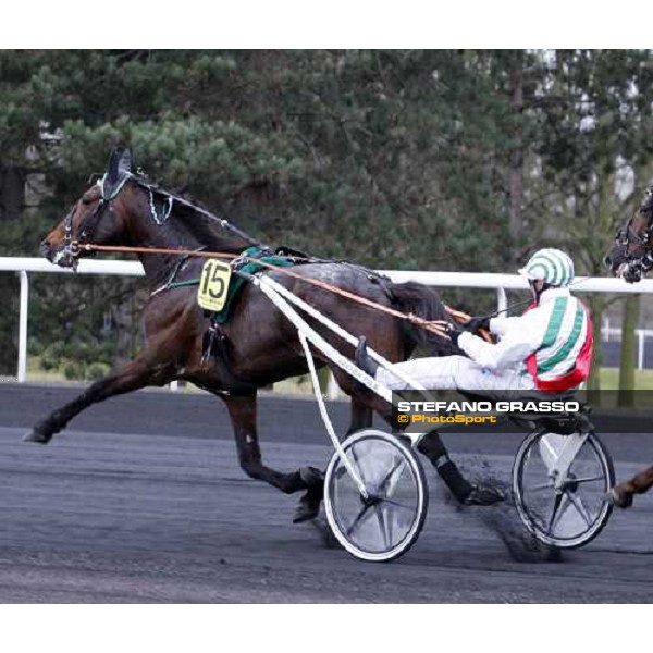 Frank Nivard with Meaulnes du Corta leads and goes to win the Prix d\' Amerique 2009 Paris-Vincennes, 25th january 2009 ph. Stefano Grasso