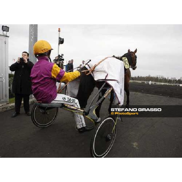 Pierre Levesque with Offshore Dream enters the track Paris-Vincennes, 25th january 2009 ph. Stefano Grasso
