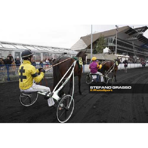 Pierre Levesque with Offshore Dream enters the track followed by Meaulnes du Corta Paris-Vincennes, 25th january 2009 ph. Stefano Grasso