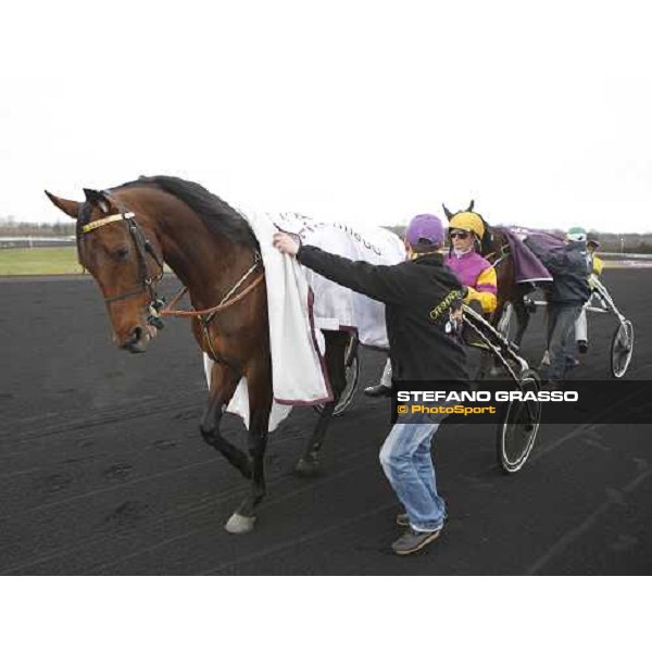 Pierre Levesque with Offshore Dream comes back to the stable followed by Meaulnes du Corta Paris-Vincennes, 25th january 2009 ph. Stefano Grasso