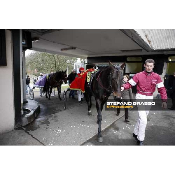 Roberto Andreghetti with Giuseppe Bi enters the track followed by Jean Michel Bazire with Exploit Caf Paris-Vincennes, 25th january 2009 ph. Stefano Grasso