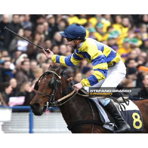 Mathieu Abrivard woth Quilea Jiel wins the Prix CAmille Blaisot Paris-Vincennenes, 25th january 2009 ph. Stefano Grasso