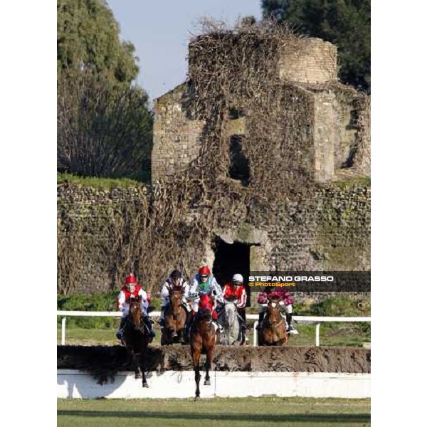 Bruciapelo and Paracchini lead during the 59.a Gran Corsa Siepi di Roma followed by Blanc de Blancs, Galandas and Terra Romana. Rome, 15 february 2009 ph. Stefano Grasso