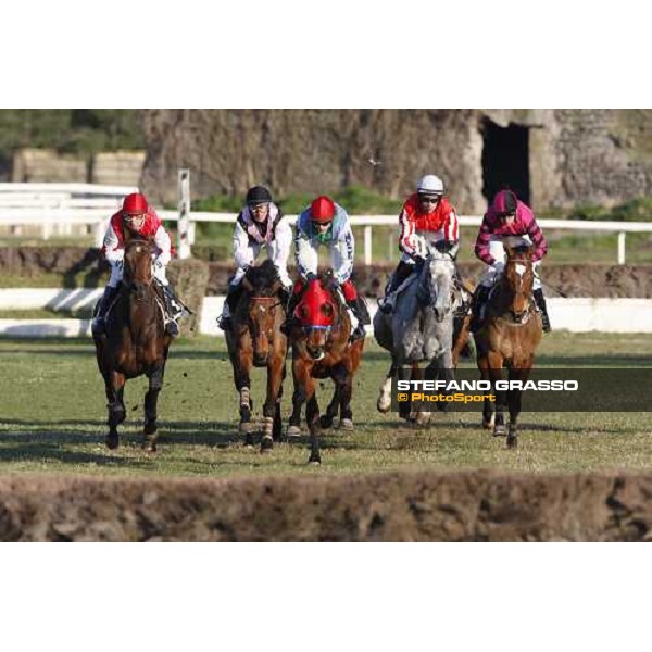 Bruciapelo and Paracchini lead during the 59.a Gran Corsa Siepi di Roma followed by Blanc de Blancs, Galandas and Terra Romana. Rome, 15 february 2009 ph. Stefano Grasso