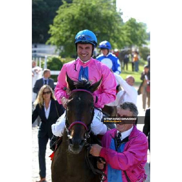 William Mongil on Senex enters in the winner enclosure of Gran Premio di Milano Milan San Siro 20th june 2004 ph. Stefano Grasso