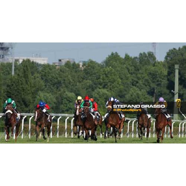 last few meters of Premio Mario Incisa - Vale Mantovani at left leads Premio Mario Incisa Milan San Siro 20th june 2004 ph. Stefano Grasso