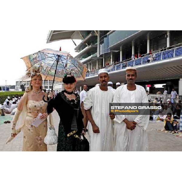 racegoers arrive at NAd Al Sheba racetrack Dubai- Nad El Sheba, 28th march 2009 ph. Stefano Grasso