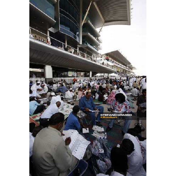 racegoers at the Dubai World Cup Dubai - Nad El Sheba, 28th march 2009 ph. Stefano Grasso