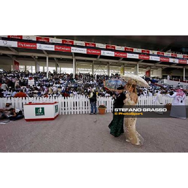racegoers at the Dubai World Cup Dubai - Nad El Sheba, 28th march 2009 ph. Stefano Grasso