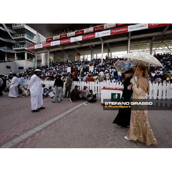 racegoers at the Dubai World Cup Dubai - Nad El Sheba, 28th march 2009 ph. Stefano Grasso