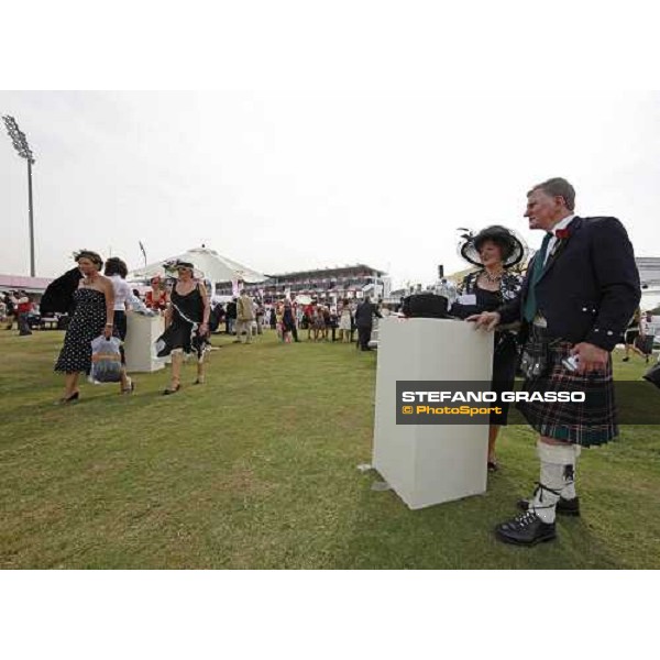 racegoers at the Dubai World Cup Dubai - Nad El Sheba, 28th march 2009 ph. Stefano Grasso