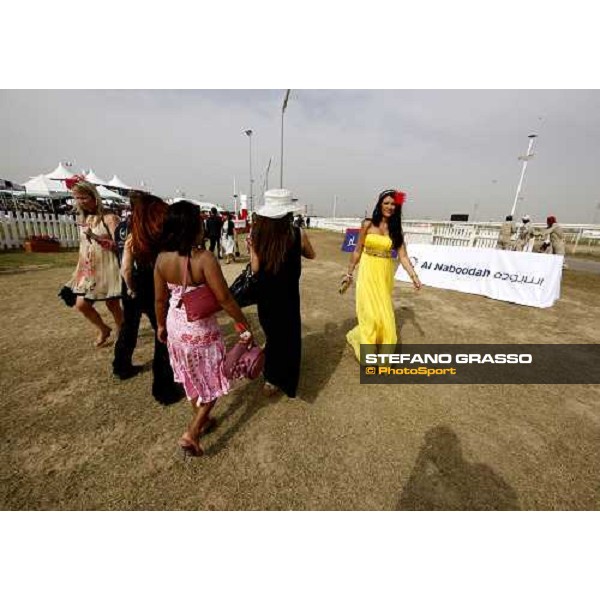 racegoers at the Dubai World Cup Dubai - Nad El Sheba, 28th march 2009 ph. Stefano Grasso
