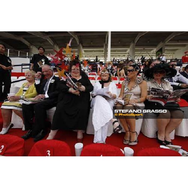 racegoers at the Dubai World Cup Dubai - Nad El Sheba, 28th march 2009 ph. Stefano Grasso